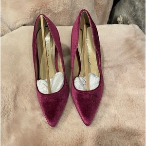 Betsey Johnson unique purple velvet shoes! Size 5. Beautiful!